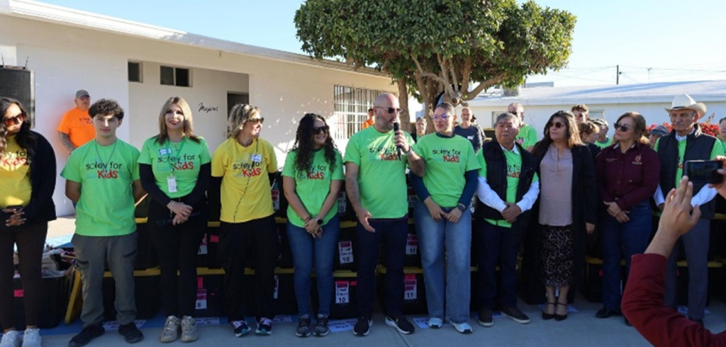 Mas de 5 mil niños de Puerto Peñasco recibieron un par de tenis nuevos al ser beneficiados en la jornada “Suela para los Niños 2026”