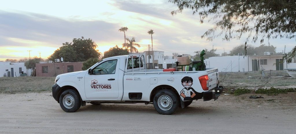 LA COORDINACIÓN MUNICIPAL DE SALUD MANTIENE ACCIONES DE FUMIGACIÓN CONTRA EL MOSCO TRANSMISOR DEL DENGUE Y CONTRA LA RICKETTSIA EN COLONIAS DE LA CIUDAD.