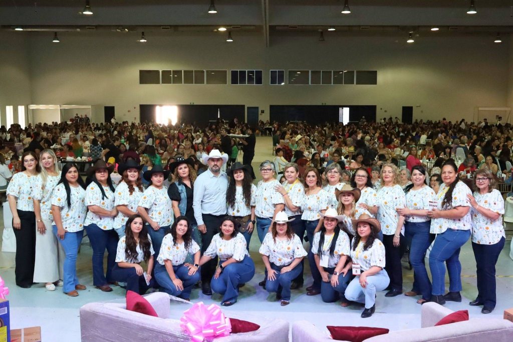 PUERTO PEÑASCO CONSIENTE A SUS REINAS AL CELEBRAR EN GRANDE A MAS DE 1,300 MAMAS EN SU DIA.