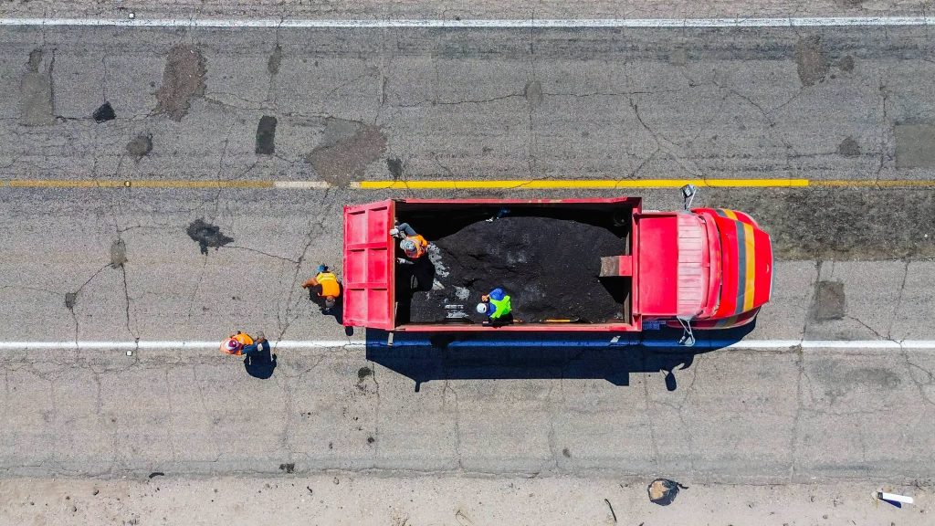 REALIZAN BACHEO EMERGENTE PARA MEJORAR CONDICIONES  Y SEGURIDAD VIAL EN LA CARRETERA PUERTO PEÑASCO-SONOYTA.