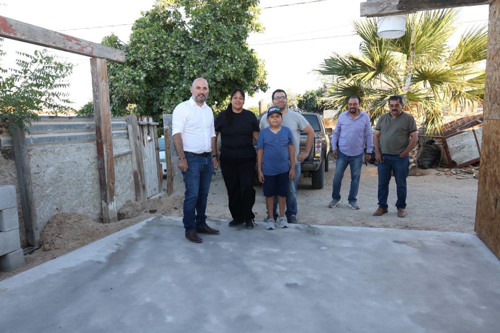 AVANZA PROGRAMA DE “PISO FIRME” BENEFICIANDO A 44 FAMILIAS DE LAS COLONIAS SAN RAFAEL Y R7.