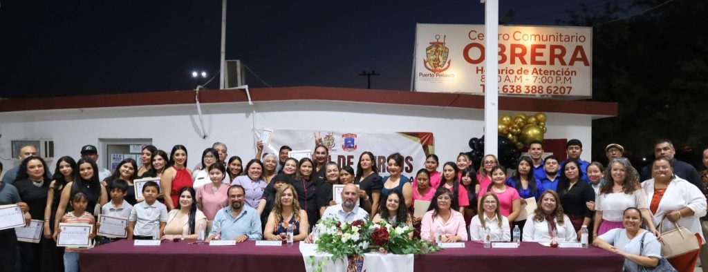 CELEBRAN  79 GRADUADOS NUEVOS RUMBOS Y OPORTUNIDADES EN EL CENTRO COMUNITARIO DE LA COLONIA OBRERA 🧑‍🎓