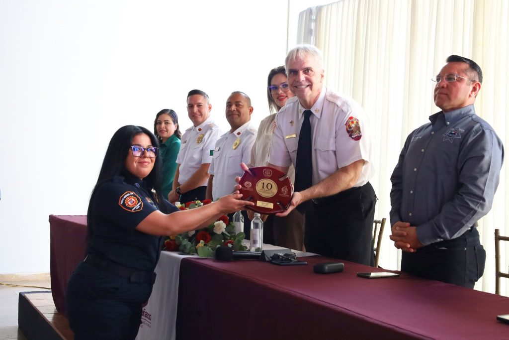 RECONOCEN TRAYECTORIA Y VALOR DE BOMBEROS EN PUERTO PEÑASCO EN SU DÍA