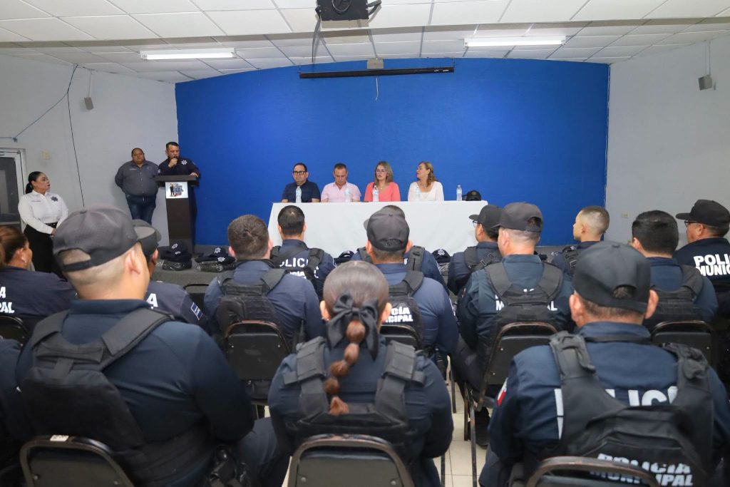 DOTA GOBIERNO MUNICIPAL DE UNIFORMES A ELEMENTOS DE SEGURIDAD PÚBLICA