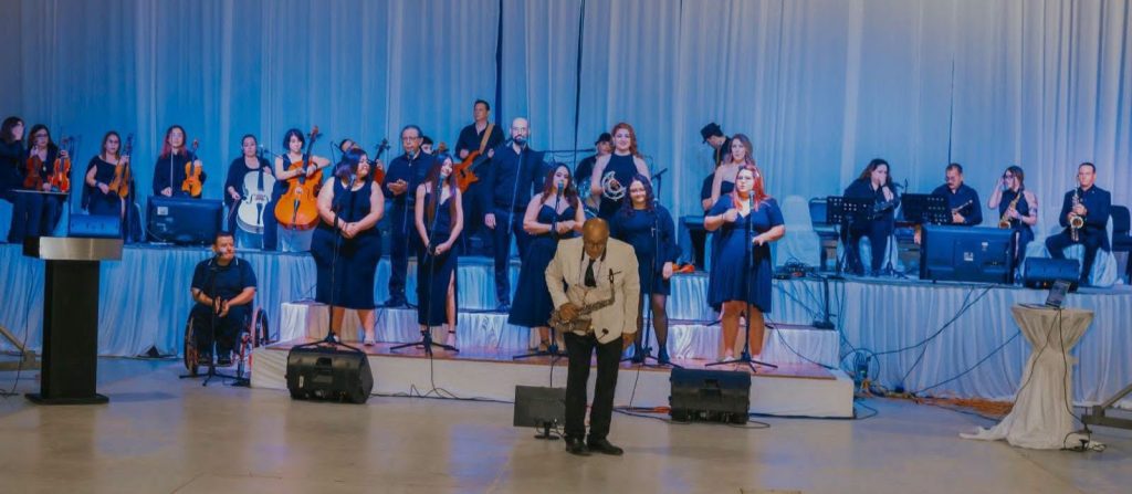 DISFRUTAN NOCHE DE MÚSICA Y ARTE EN EL CENTRO DE CONVENCIONES CON TRIBUTO A RAY CONNIFF.